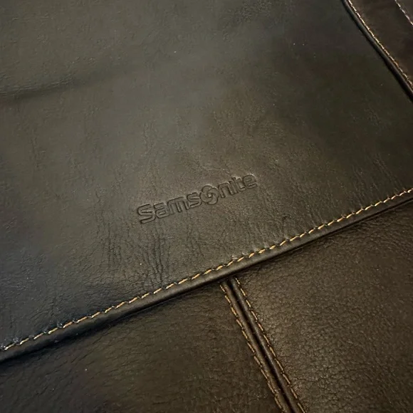 Samsonite Colombian Leather Flap-Over Messenger Laptop Bag - Picture 13 of 15